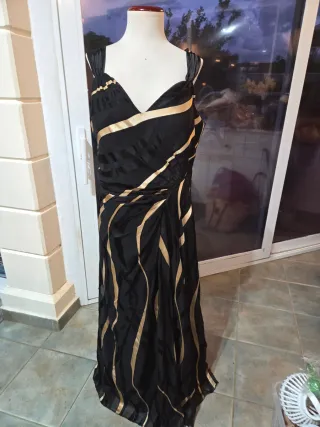 Vestido largo negro y dorado
