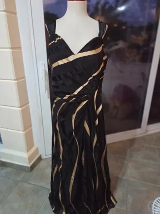 Vestido largo negro y dorado