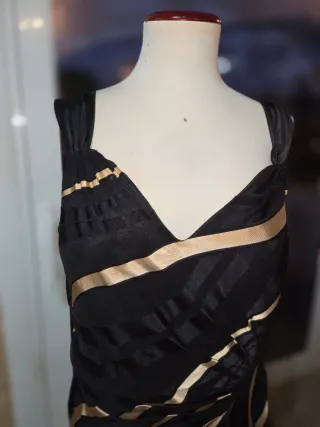 Vestido largo negro y dorado