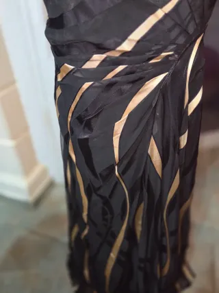 Vestido largo negro y dorado