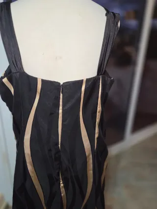 Vestido largo negro y dorado