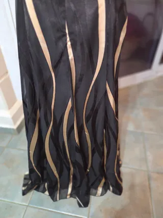 Vestido largo negro y dorado