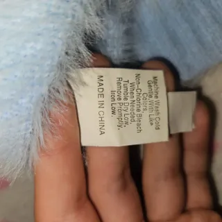 Maglioncino azzurro con bottoni