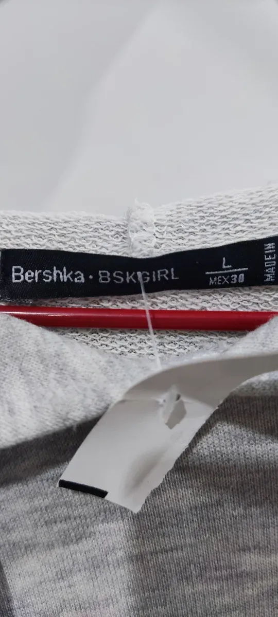 Vestido gris y verde con capucha