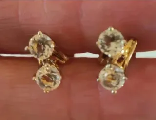 Pendientes chapados con piedras azules