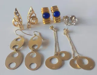 Pendientes chapados con piedras azules