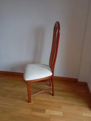 Mesa extensible y 6 sillas comedor madera