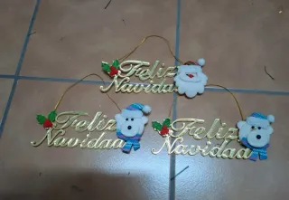 Figuras Feliz Navidad con adornos