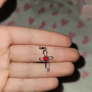 Ciondolo Croce con Pietra Rossa