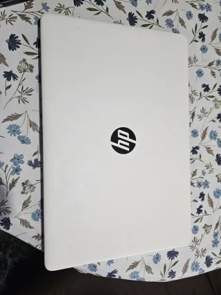 Portátil HP Blanco y Negro