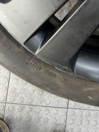 se venden juego de llantas 18/235/55  100V