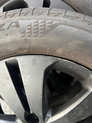 se venden juego de llantas 18/235/55  100V
