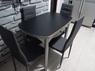 Mesa de cocina y 4 sillas