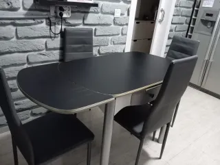 Mesa de cocina y 4 sillas