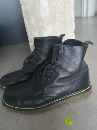 Botas de piel negras