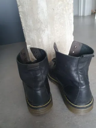 Botas de piel negras