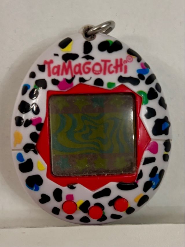 Tamagotchi con diseño de manchas