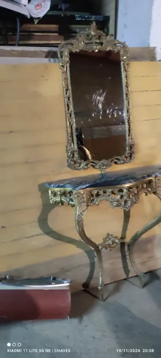 Aparador Bronce y Mármol con Espejo