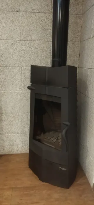 Estufa de leña Invicta Chamane 10. Hierro Fundido