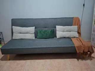 Sofá Cama Gris con Cojines grises