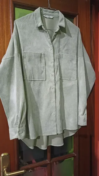 Camisa pana Stradivarius verde talla S ..