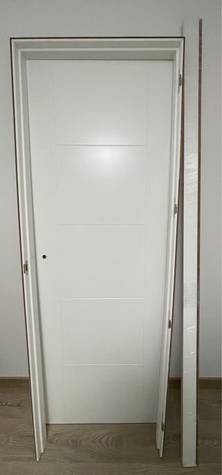 Puerta blanca nueva a estrenar
