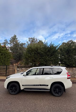 Toyota Land Cruiser Limited 2017