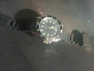 Reloj Negro y Plateado