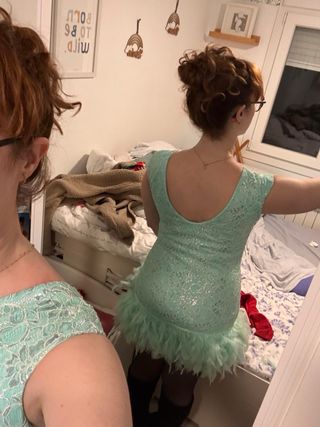 Vestido fiesta con plumas talla S