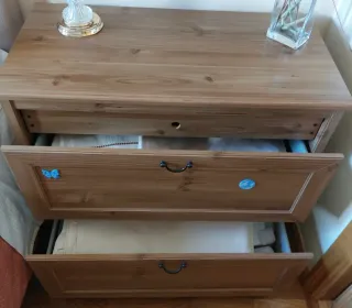 Cómoda y Mesilla de noche de madera estilo rústico