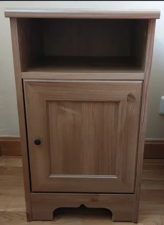 Cómoda y Mesilla de noche de madera estilo rústico