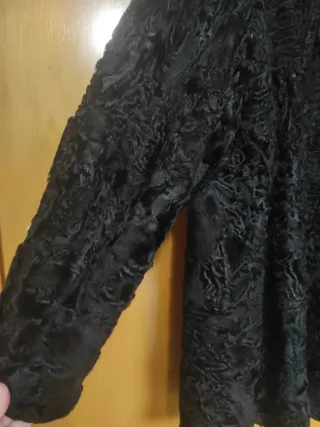 Abrigo de piel astracán negro