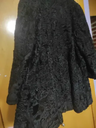 Abrigo de piel astracán negro