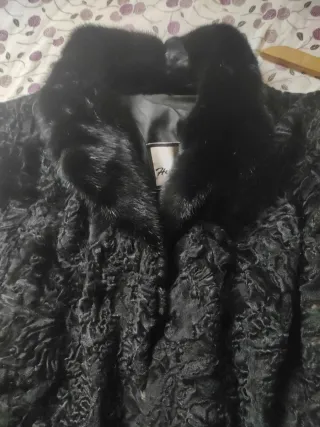 Abrigo de piel astracán negro