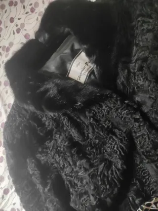 Abrigo de piel astracán negro