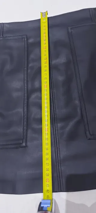 Falda polipiel negra