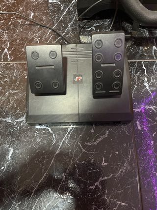 Volante e Pedali Thrustmaster