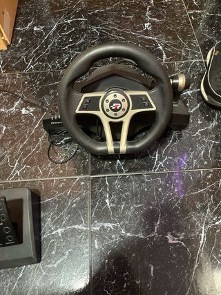 Volante e Pedali Thrustmaster