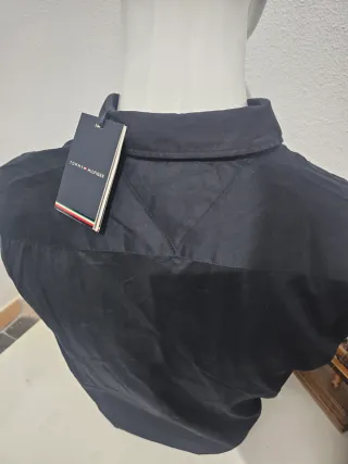 Camisa TOMMY HILFIGER. Negra. NUEVA Etiqueta.