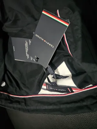 Camisa TOMMY HILFIGER. Negra. NUEVA Etiqueta.