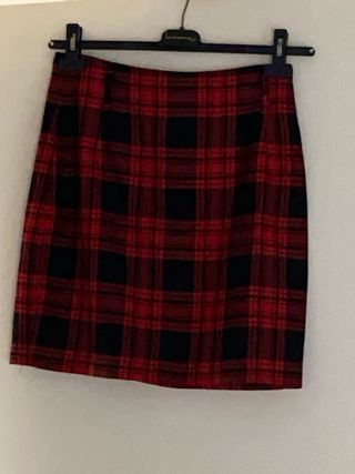 Chaqueta CAROL cuadros rojo y negro y falda