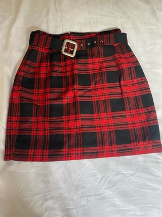 Chaqueta CAROL cuadros rojo y negro y falda