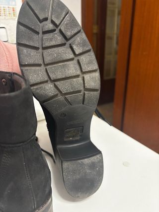 Botín negro de piel usado 2 veces!!