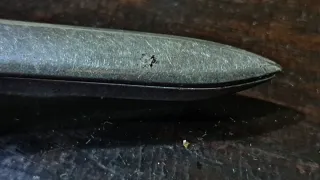 Antiche forbici d'argento con design floreale