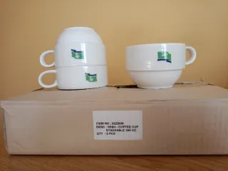 Tazas de té de porcelana blanca