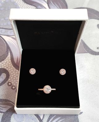 Conjunto brillante rosado