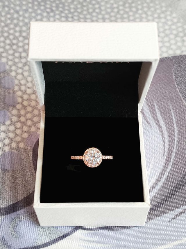 Conjunto brillante rosado