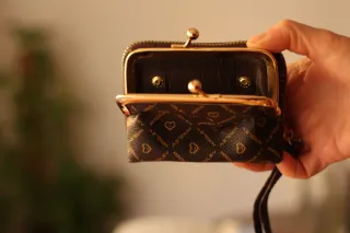 Monedero de Mujer Marrón y Dorado.