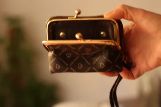 Monedero de Mujer Marrón y Dorado.