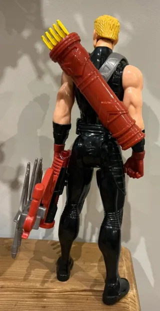 Figura Hawkeye Grande 30 CENTÍMETROS